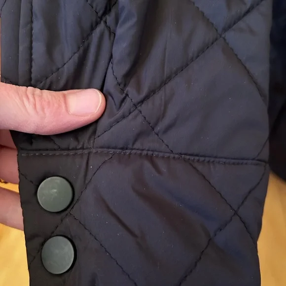 Black and beige quilted shacket from Bootlegger - Picture 3 of 3